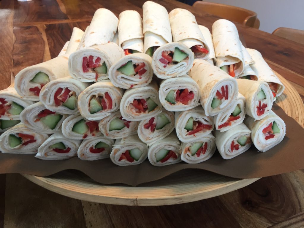 Lunch catering met wraps op schaal